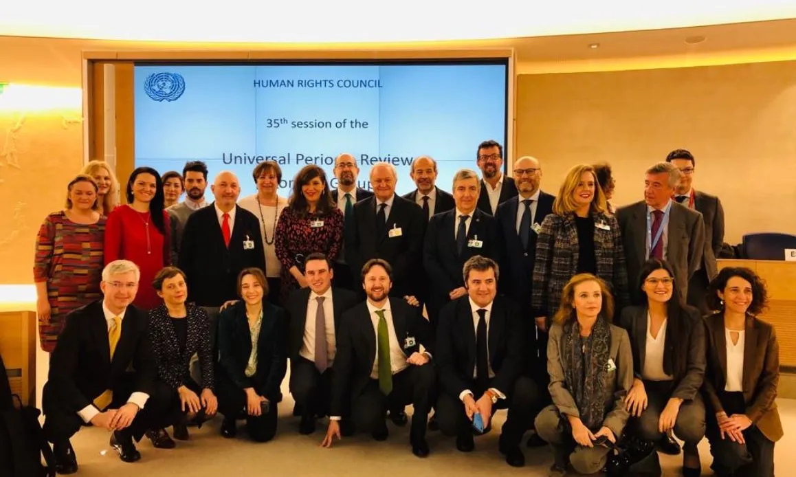 La delegació espanyola va estar encapçalada pel secretari d'Estat d'Assumptes exteriors, Fernando Valenzuela Marzo.