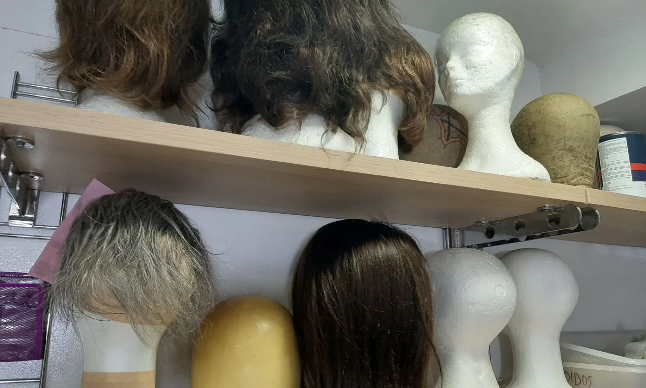 Perruques a l'atelier Equip Jessus