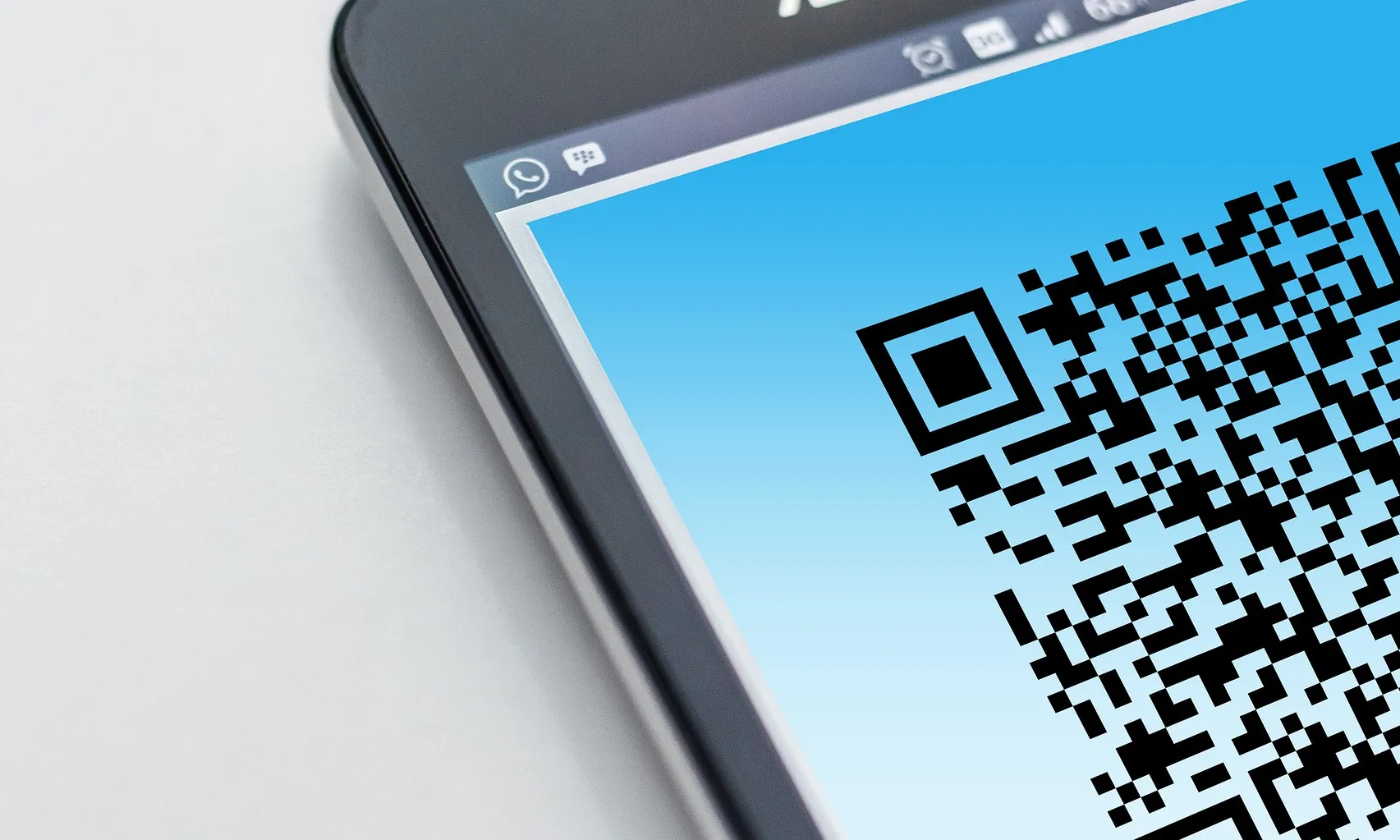 Moltes entitats utilitzen el codi QR per complementar la informació.