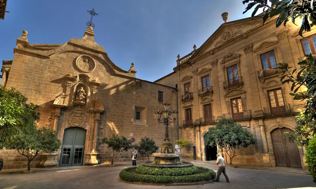 Plaça del Palau Episcopal de Solsona.