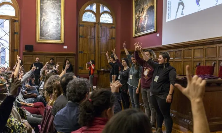 El Fòrum Social Mundial de les Economies Transformadores 2020 busca llits solidaris.