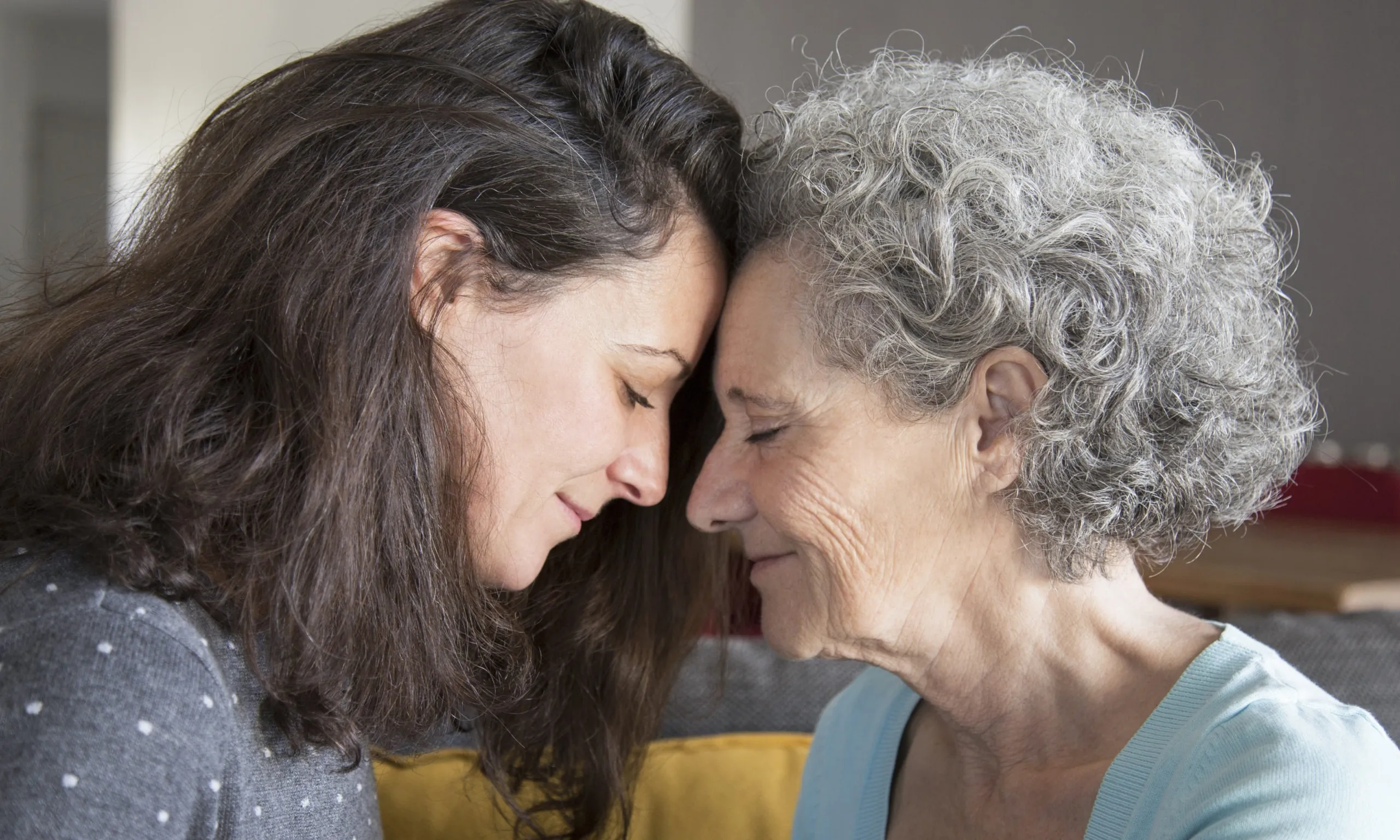 La campanya d'Alzheimer Catalunya posa èmfasi en visibilitzar la realitat de les persones cuidadores.