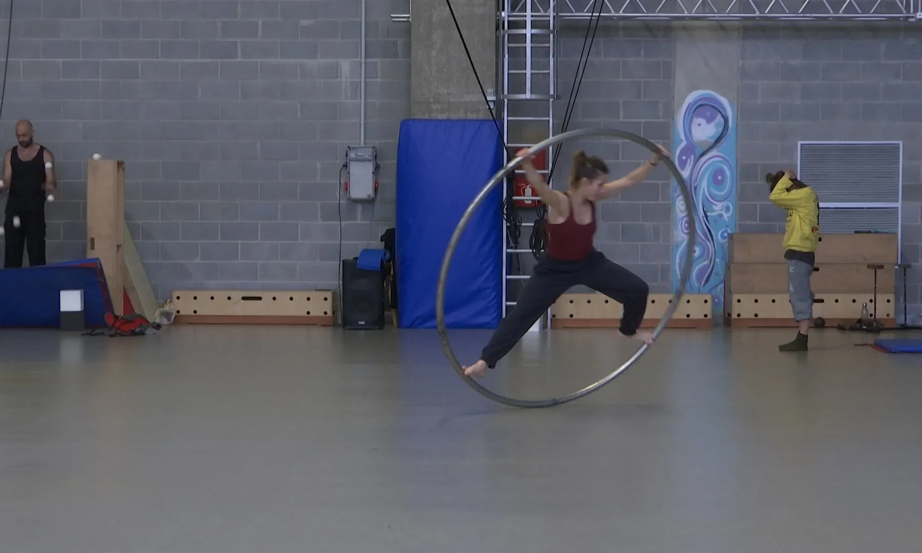 És un espai on els professionals del circ poden entrenar.