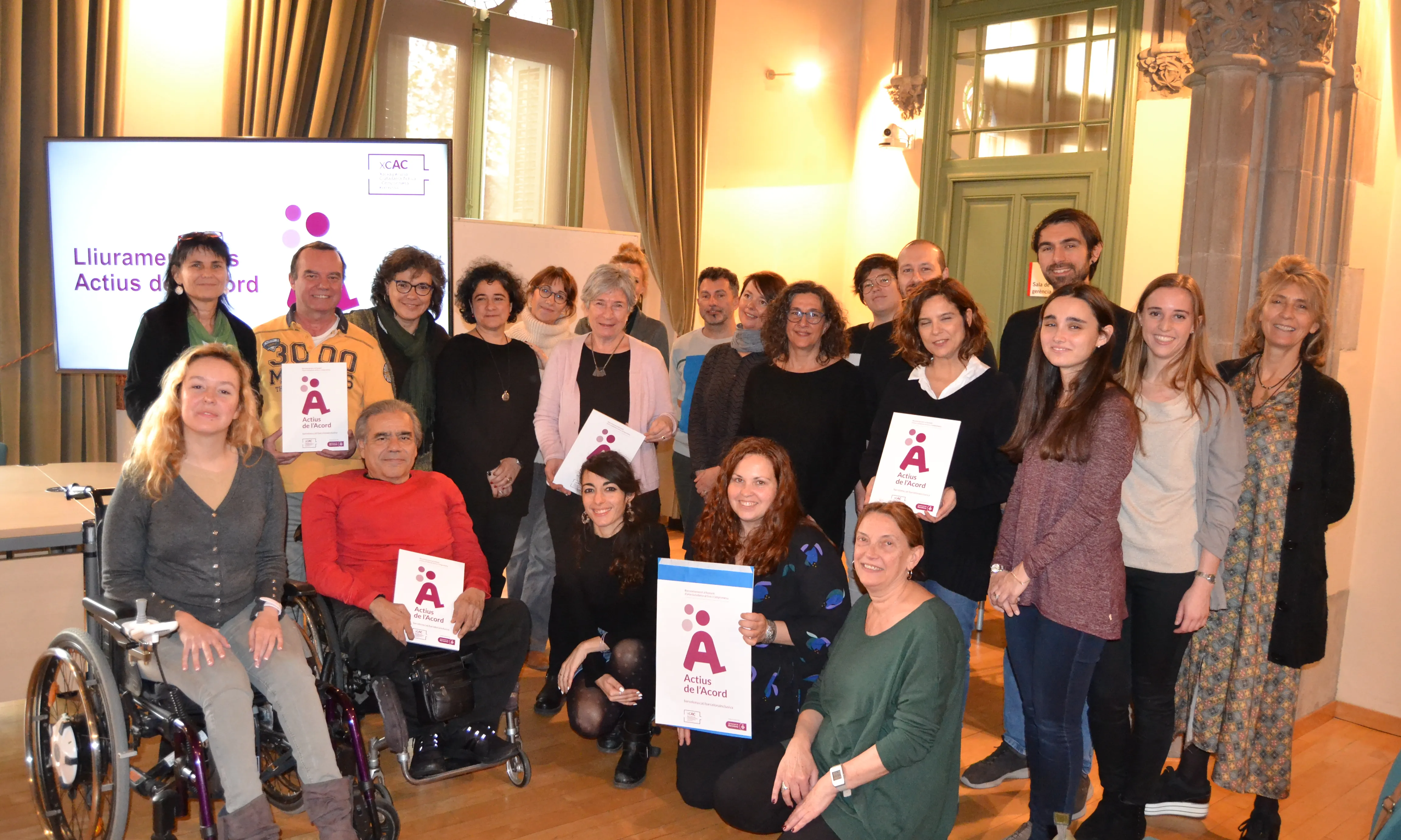 Foto de família en el lliurament del segell 'Actius de l'Acord'.