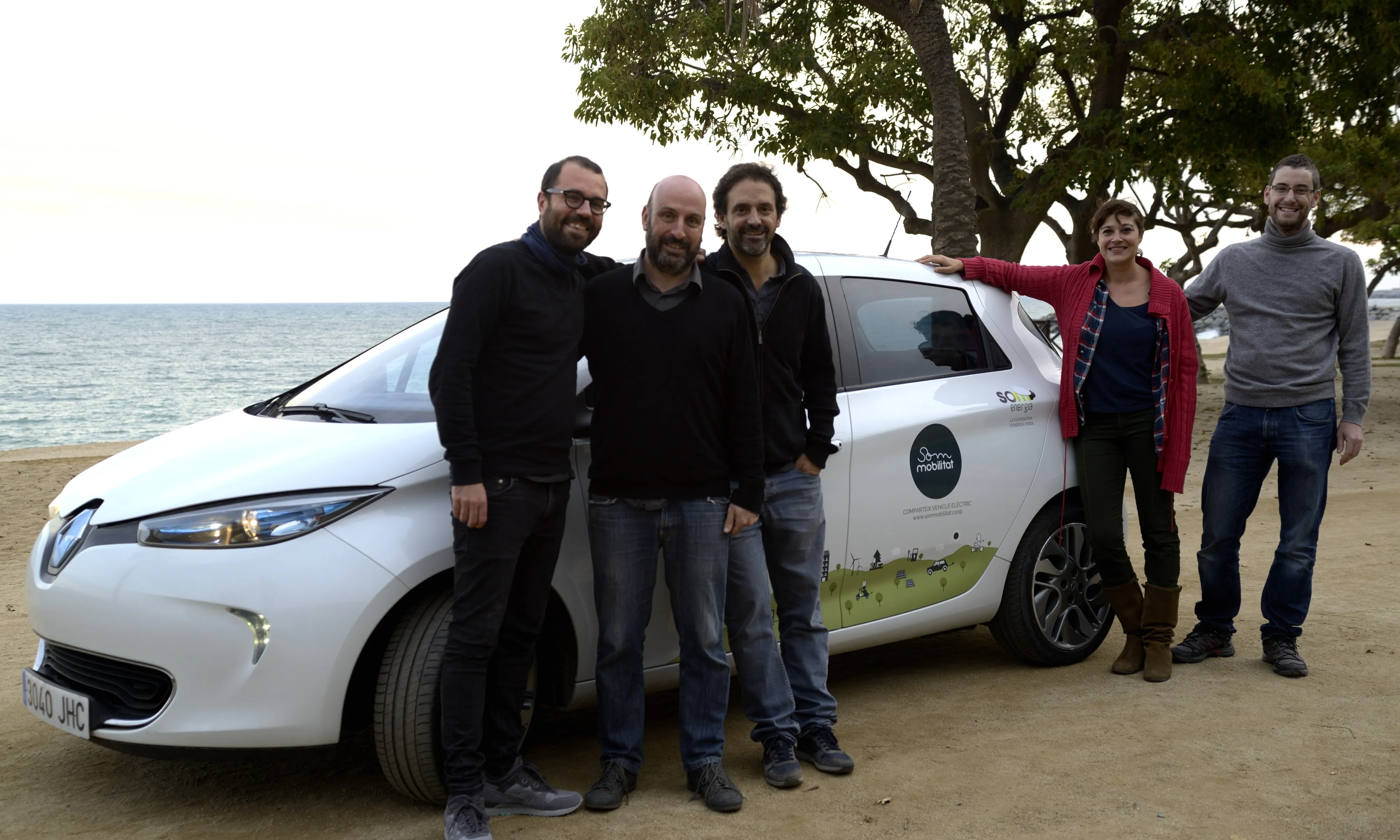 Som Mobilitat és una cooperativa que treballa per un desplaçament  desplaçaments sostenible reduint el número de vehicles acumulats a les nostres ciutats