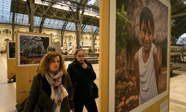 Save the Children celebra els 100 anys amb una exposició a Barcelona.