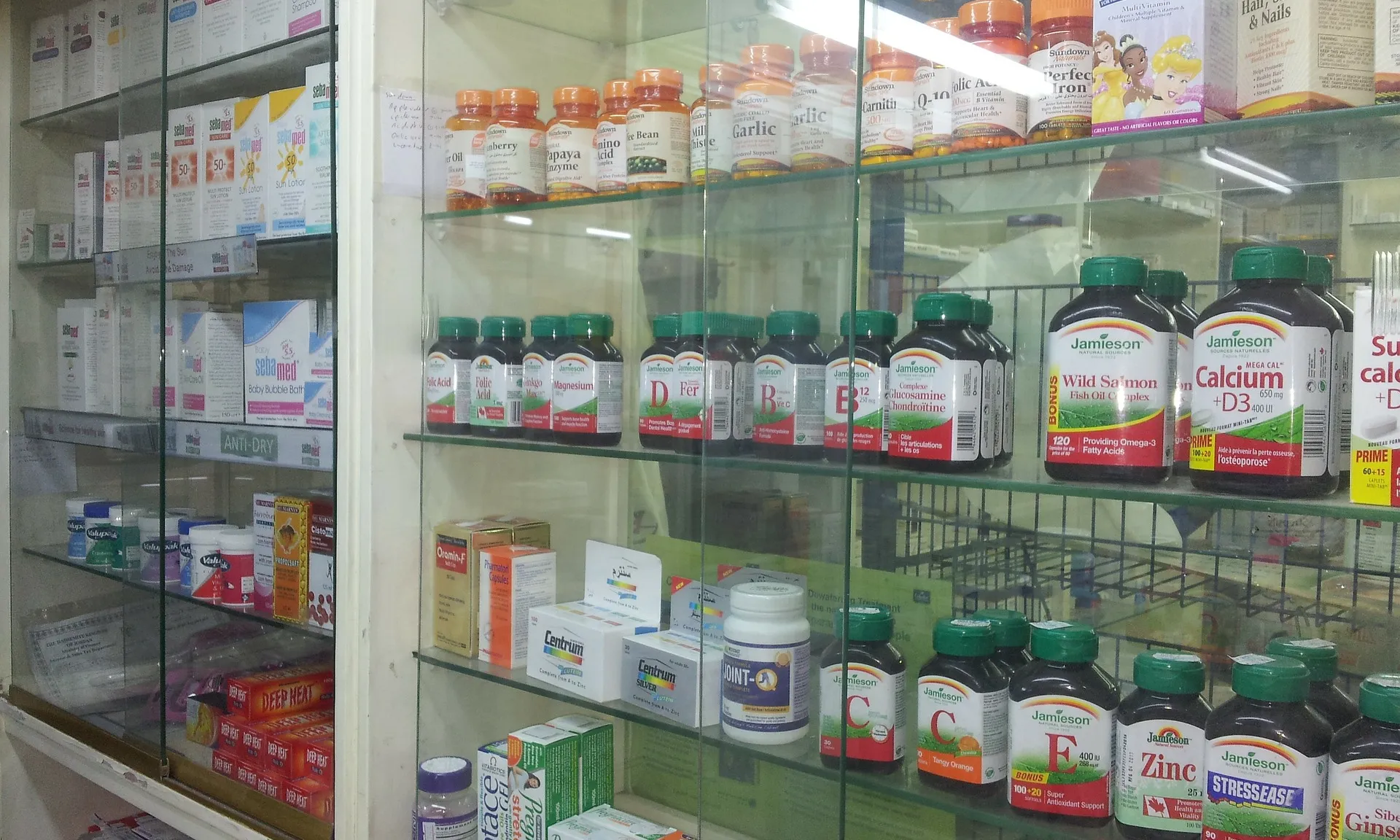 Un dels serveis que ofereix la xarxa de voluntariat és anar a la farmacia a comprar medicaments.