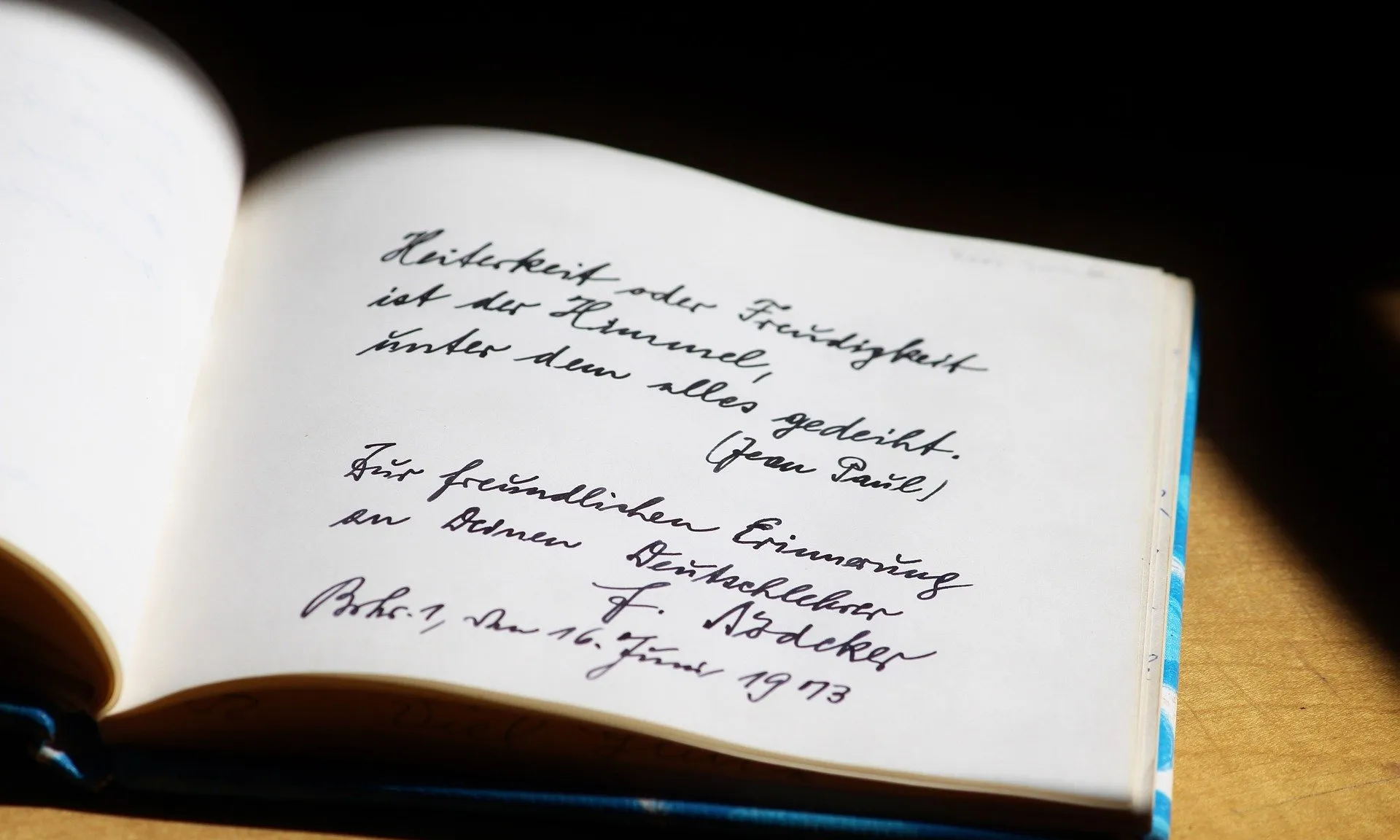 Moltes iniciatives conviden als internautes a compartir els seus propis poemes.