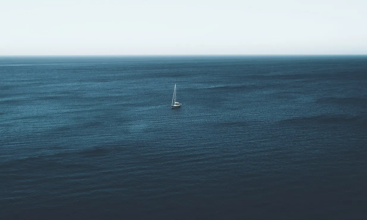 Actualment, cap vaixell de rescat pot sortir al mar per socòrrer les pasteres que arriben. Font: Unsplash.