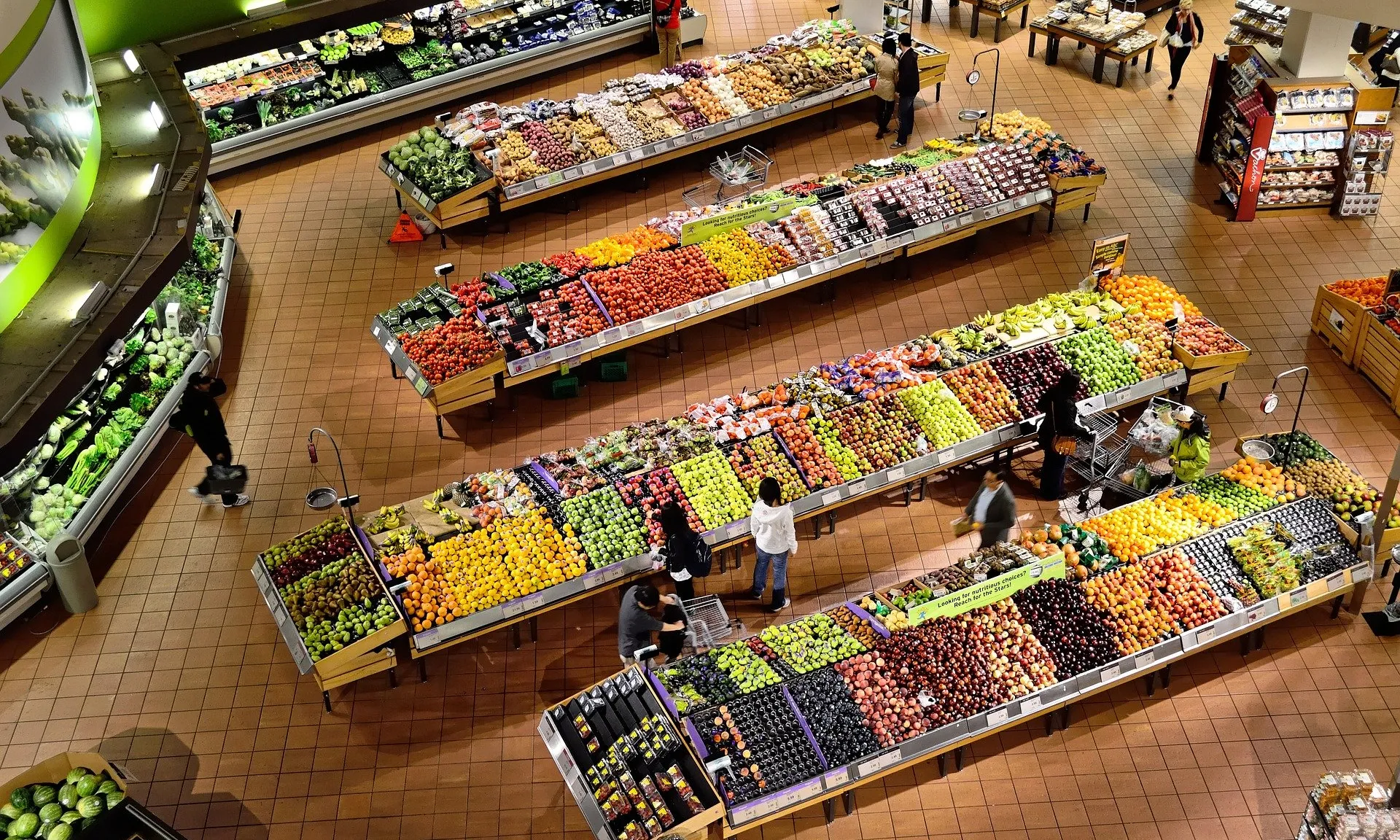 Els supermercats poden ser zones de contagi. Per aquesta raó, la xarxa de voluntariat ofereix anar a fer la compra per a les persones més vulnerables al virus.