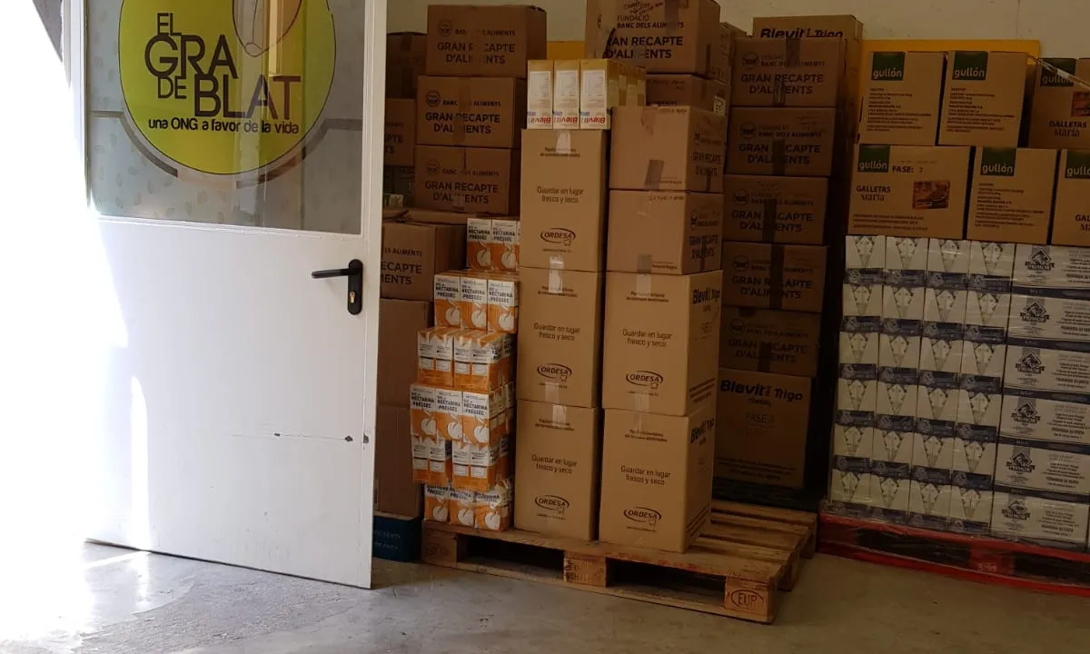 Gra de Blat compta amb un magatzem on organitzen el menjar i els productes d'higiene i de neteja.