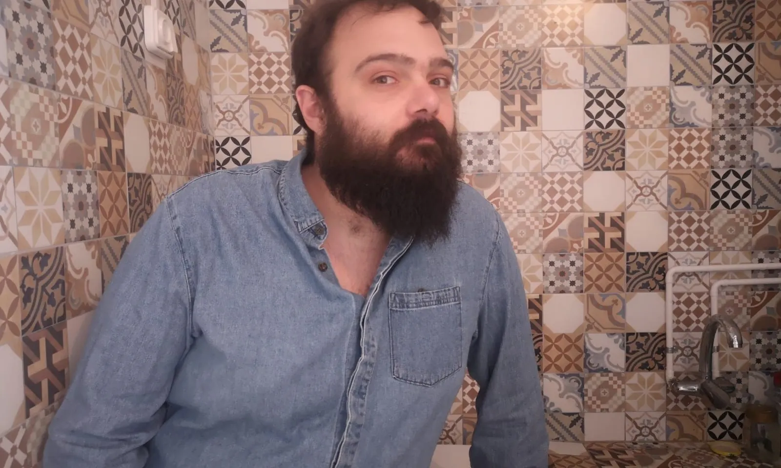 Fundació Friends és una entitat sense ànim de lucre creada amb la finalitat d’ajudar a joves amb síndrome d’Asperger (trastorn de l’espectre autista) i/o amb problemes de comunicació social, relació i empatia. Font: Fundació Friends.
