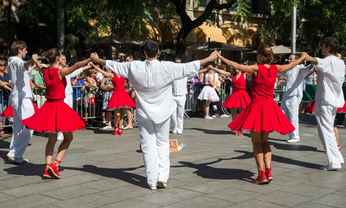 Colla de Sardanistes VIoletes del Bosc a Barcelona.