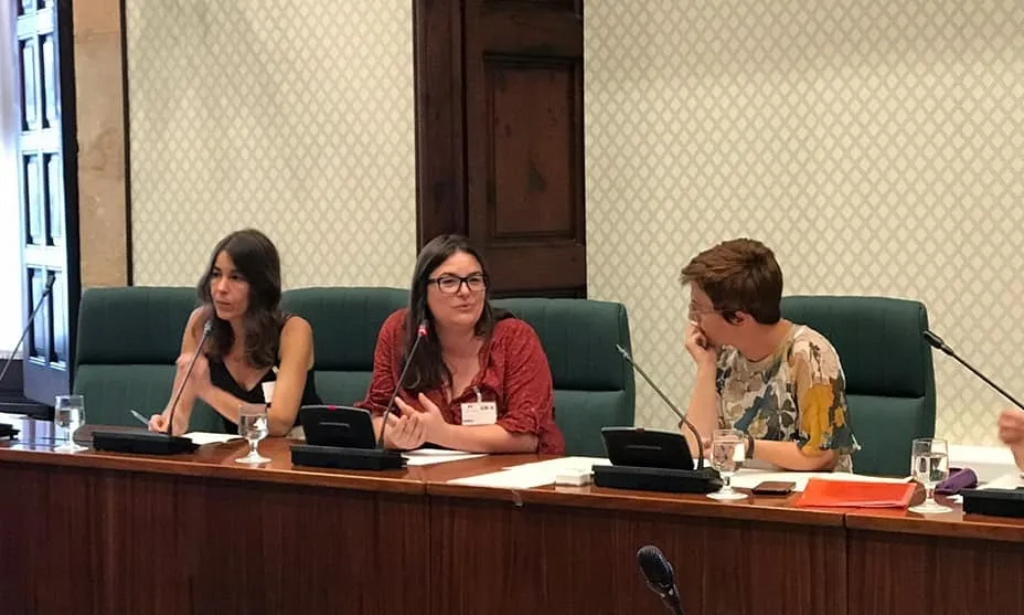 Almudena Rodríguez, a l'esquerra, i Sílvia Aldavert, al centre.