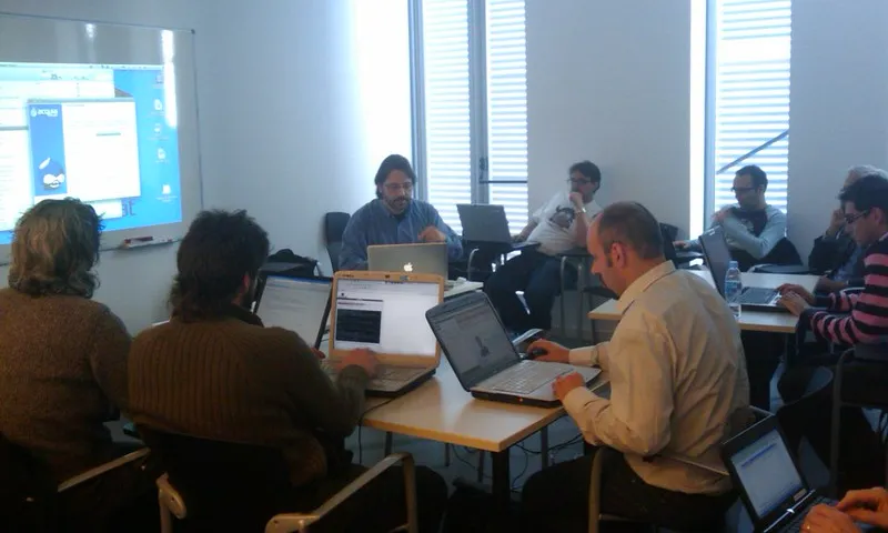 Fotografia d'una trobada d'usuaris de Guifi.net. Imatge de papapep. Llicència d'ús CC BY-SA 2.0