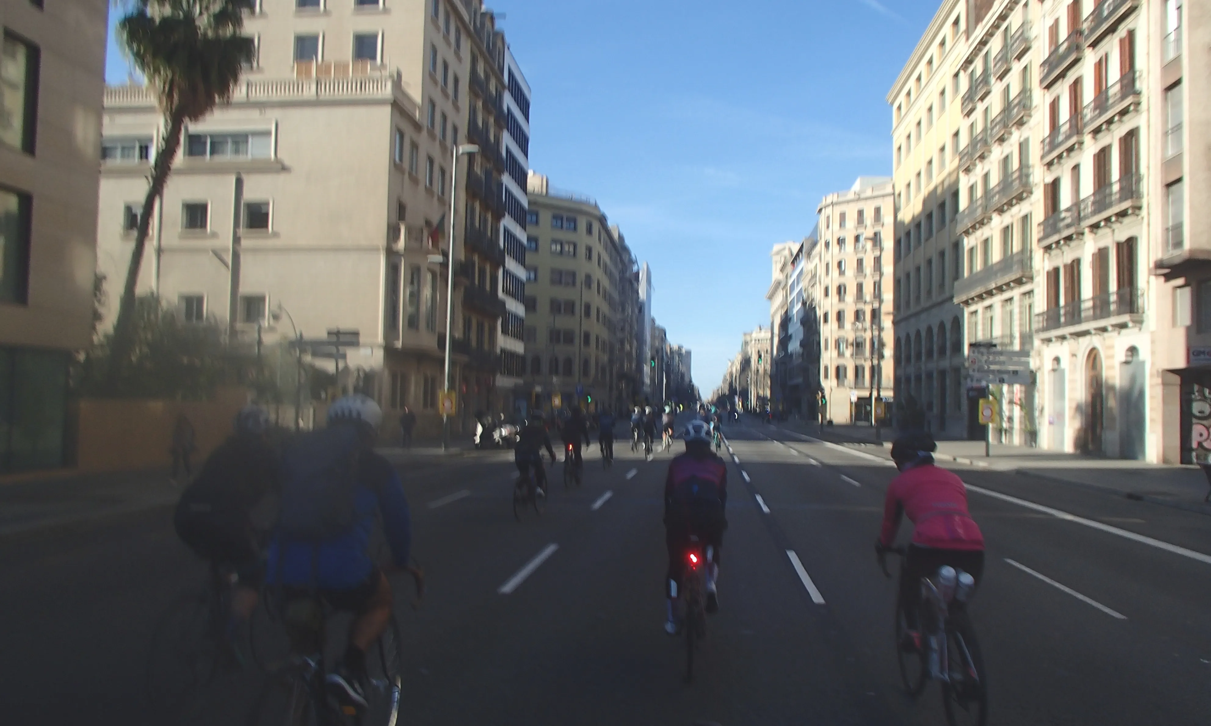 Carrer Aragó el dia de la festa de la bicicleta.