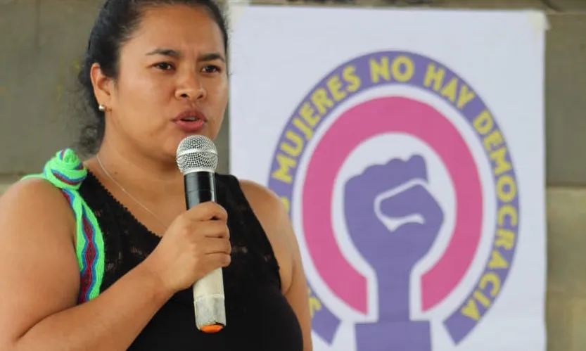 La Clara Avila pertany al poble indígena Nasa, del departament del Cauca, Colòmbia.