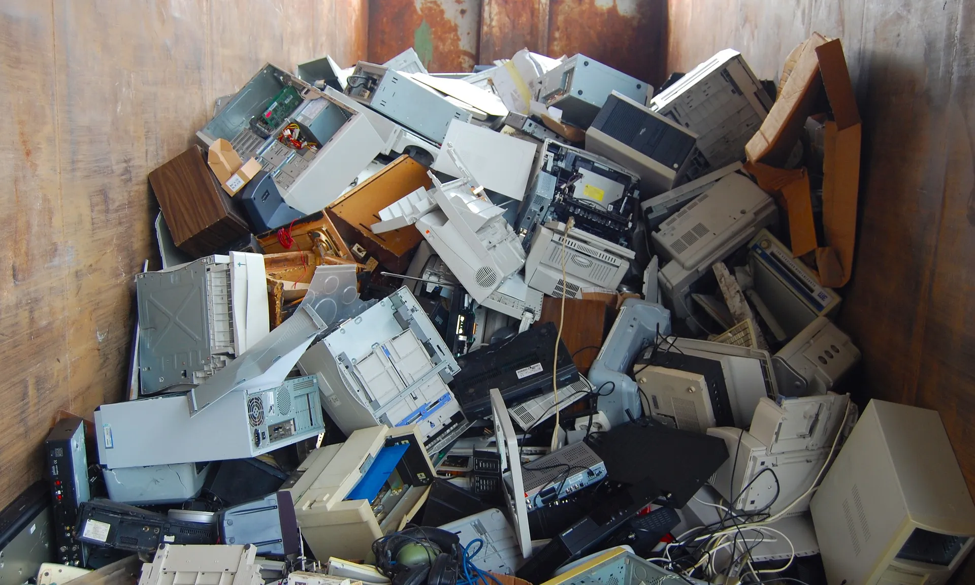Només el 20% dels residus electrònics que es generen es recull i es recicla.