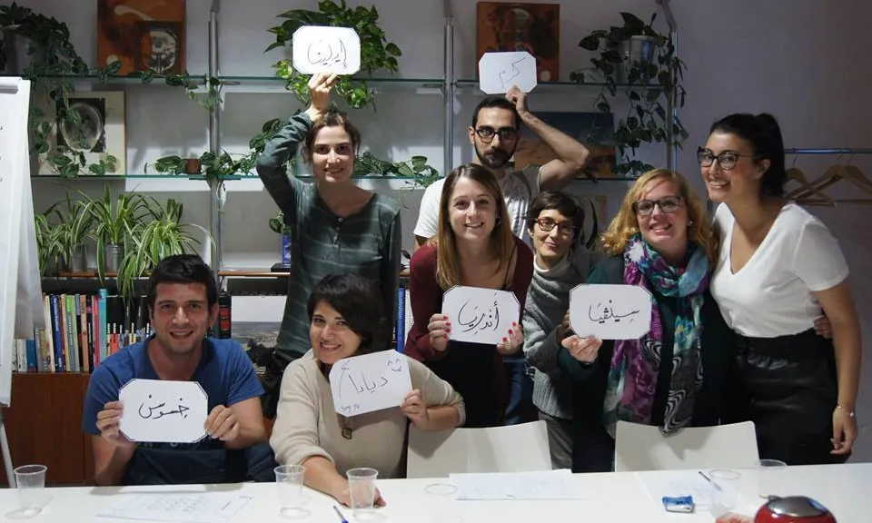 Taller de cal·ligrafia àrab.