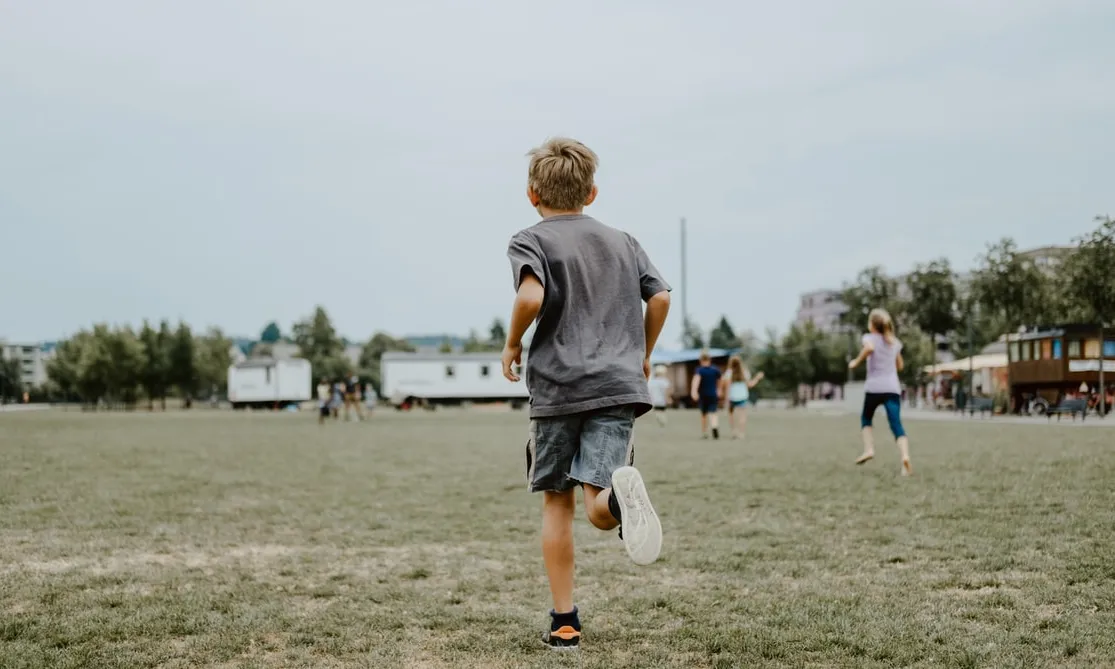 També es realitzaran torns de matí o de tarda en els casals d’estiu i torns en dies alterns. Font: Unsplash.