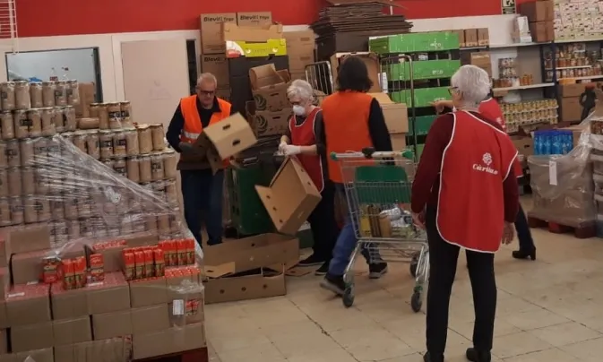 Les Xarxes de Suport Mutu han trobat empara legal i llibertat de circulació en un acord entre la Federació Catalana de Voluntariat Social i la Generalitat.