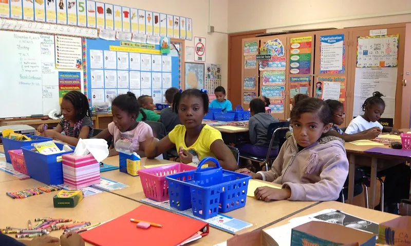 Fotografia d'unes alumnes en una classe. Imatge de Clotee Pridgen Allochuku. Llicència d'ús CC BY 2.0