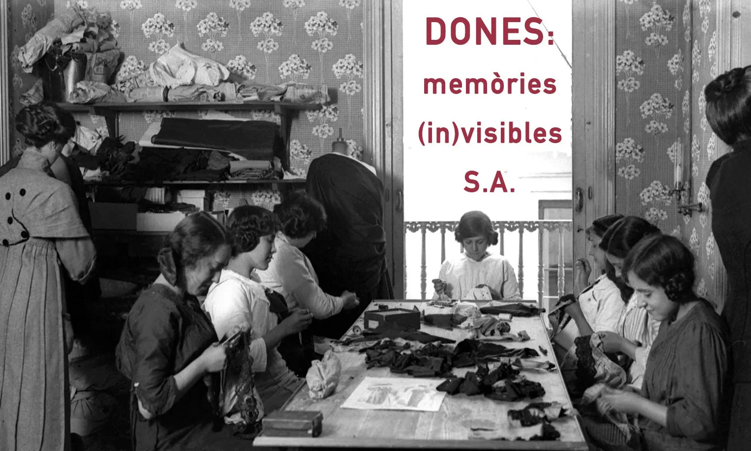 Dones treballant des de casa