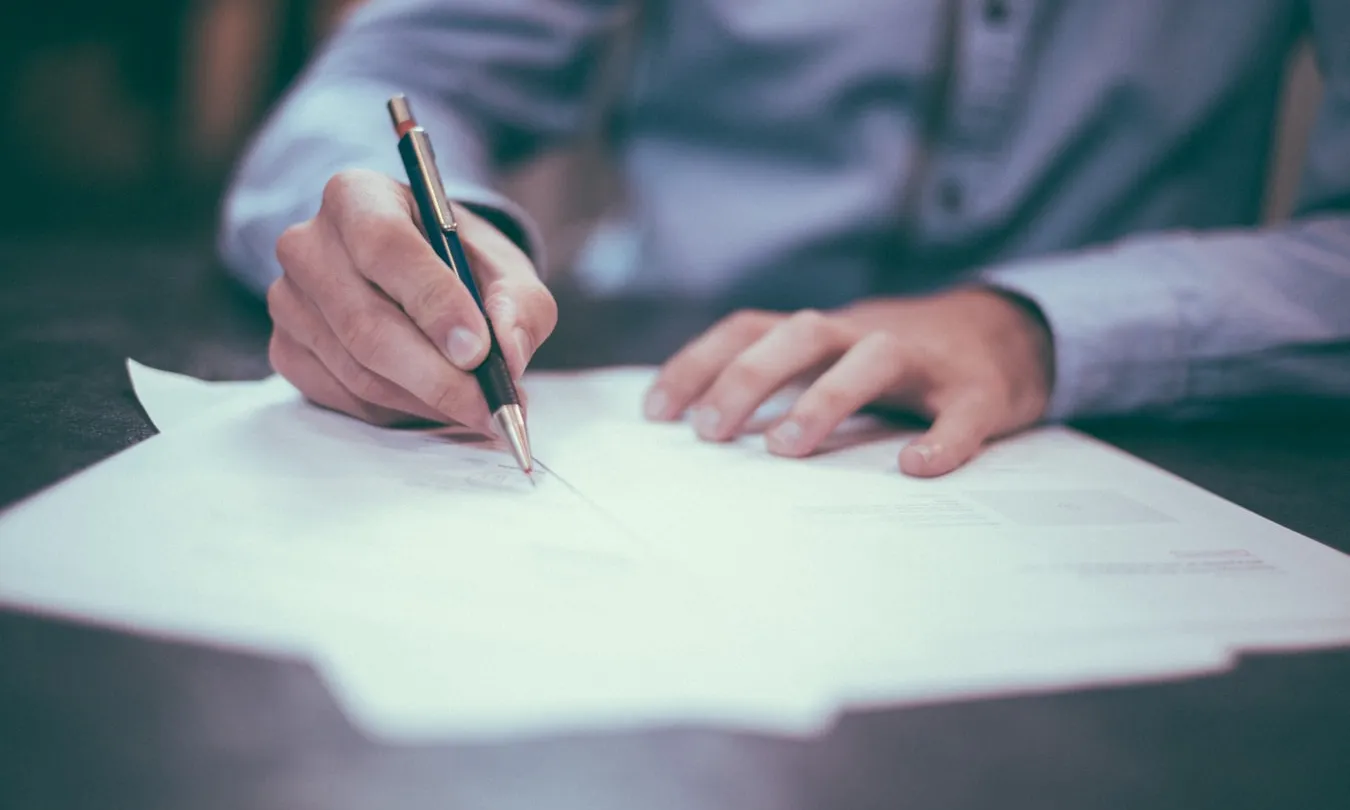 Entre els serveis que ja estan en marxa es troba el registre, l’acreditació per a obtenir la firma electrònica de la FNMT per a persones físiques i jurídiques i el registre d’apoderament. Font: Unsplash.