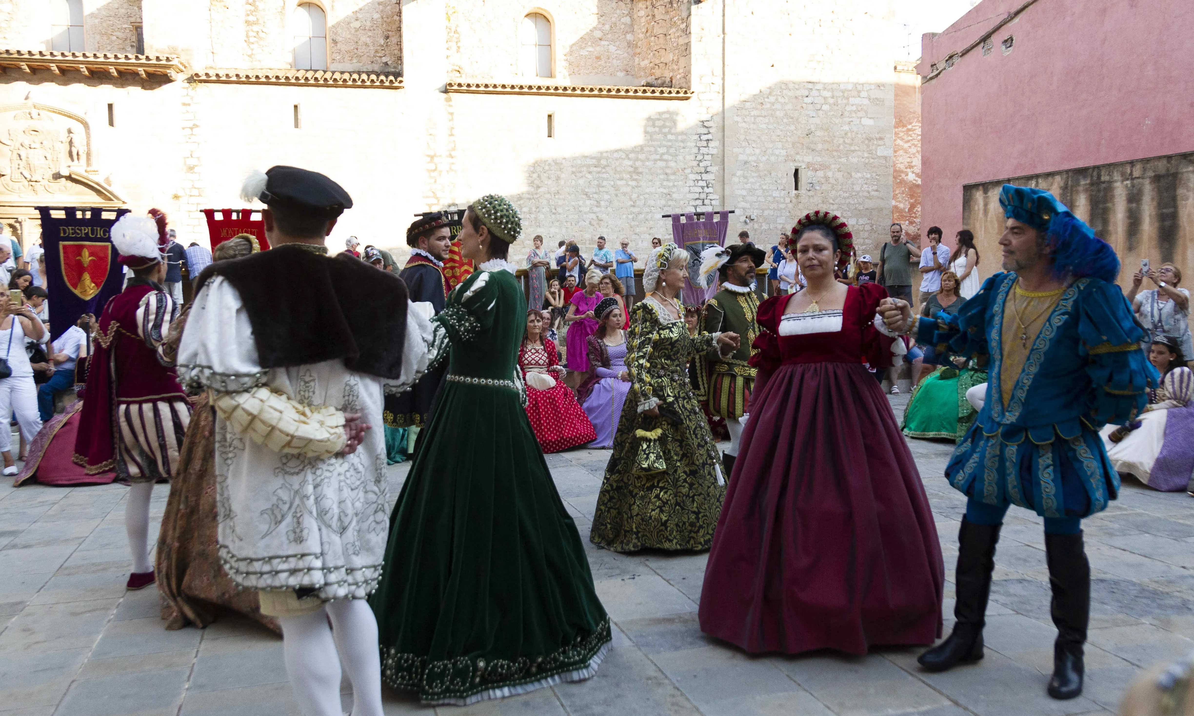 La festa rememora el període històric del Renaixement i transporta Tortosa al segle XVI.