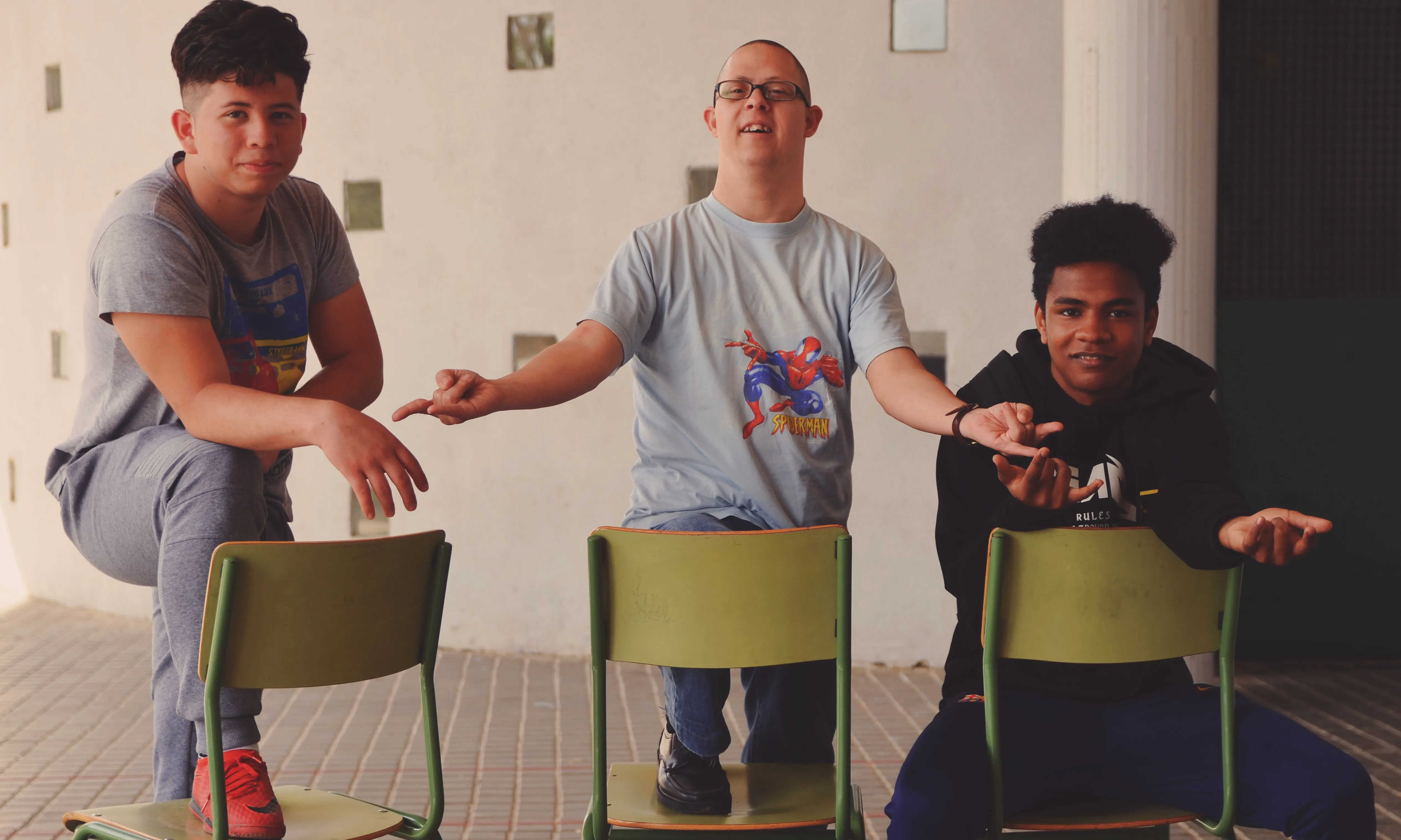També tenen projectes de prevenció contra la violència de gènere i d'altres que aborden el fet migratori a centres d’ensenyament de secundària i a centres socials. Font: Mousiké.