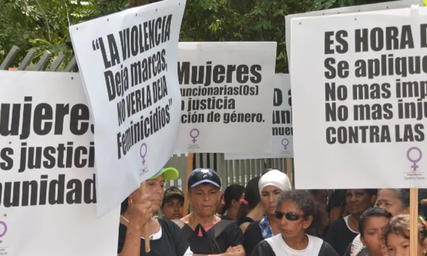 Diverses agrupacions de dones demanen l'ajuda internacional per acabar amb el masclisme.