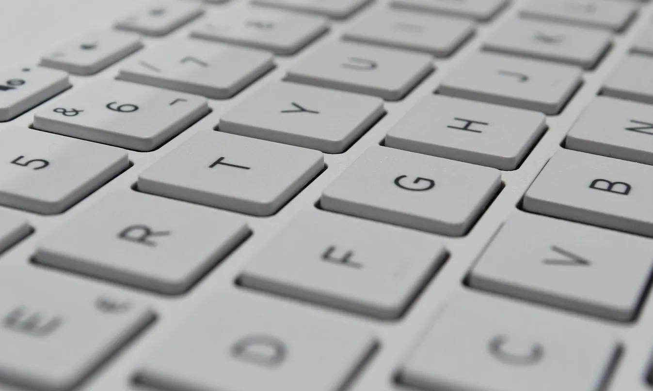 Els drets digitals són els drets humans que permeten a les persones accedir, fer servir, crear i publicar continguts digitals, així com fer servir dispositius electrònics i xarxes de comunicació. Font: Unsplash.