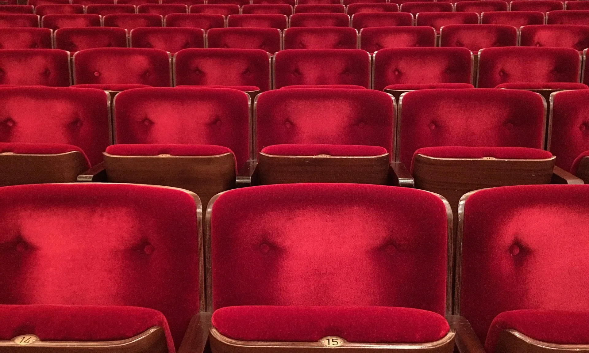 Les sales de teatre hauran d'obrir extremant les condicions de seguretat i d'higiene.