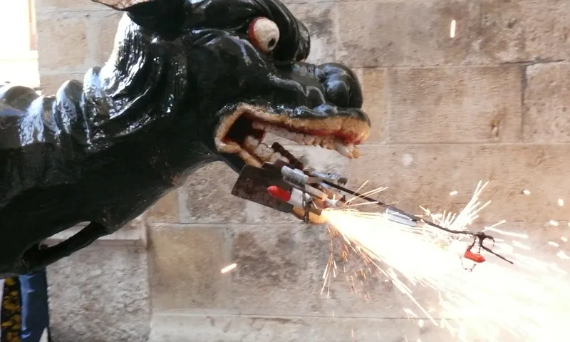 Fotografia del Drac de Vilafranca del Penedès. Imatge de calafellvalo. Llicència d'ús CC BY-NC 2.0