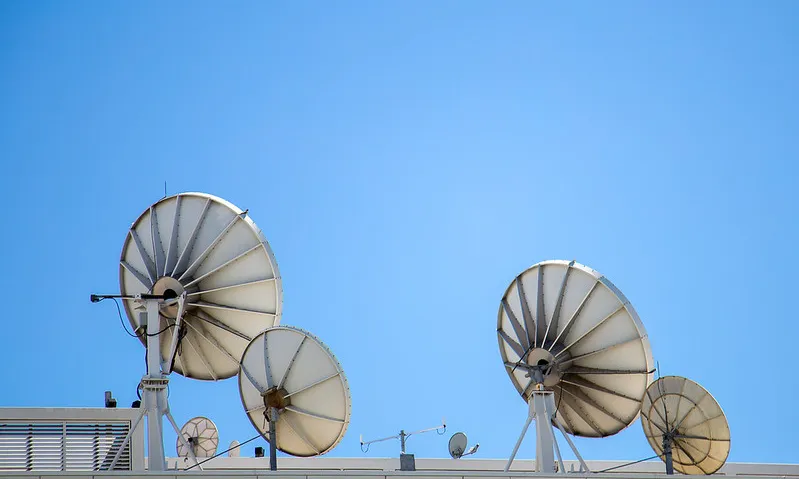 Fotografia d'unes antenes. Imatge de HopeMedia Stock Photographer. Llicència d'ús CC BY-NC 2.0