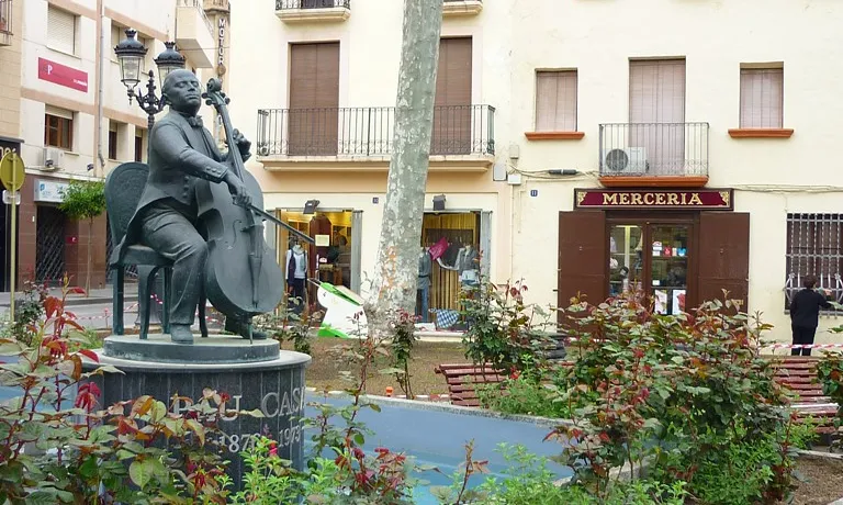 Fotografia d'una plaça del Vendrell. Imatge de calafellvalo. Llicència d'ús CC BY-NC-ND 2.0