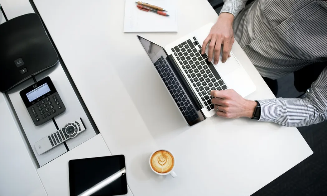 es podrà aportar documentació addicional per recolzar les dades de les diferents partides que es continguin tant en el model 770 com en el model 771. Font: Unsplash.