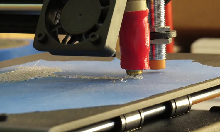 Fotografia de una impressora 3D. Imatge de Luke Jones. Llicència d'ús CC BY 2.0