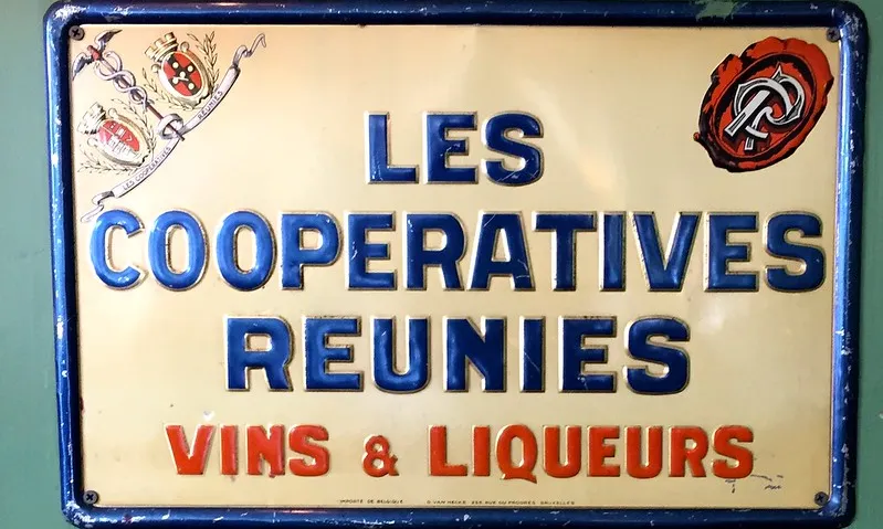 Fotografia d'un cartell d'una cooperativa. Imatge de FaceMePLS. Llicència d'ús CC BY 2.0