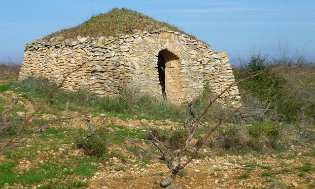 Fotografia d'una barraca de Pedra Seca. Imatge de calafellvalo. Llicència d'ús CC BY-NC-ND 2.0