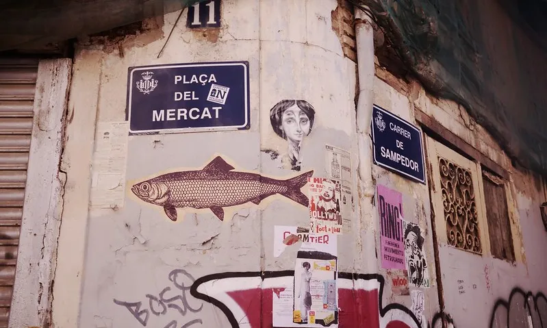 Fotografia d'un carrer de València. Imatge de Nicolas Vigier. Llicència d'ús de domini públic.