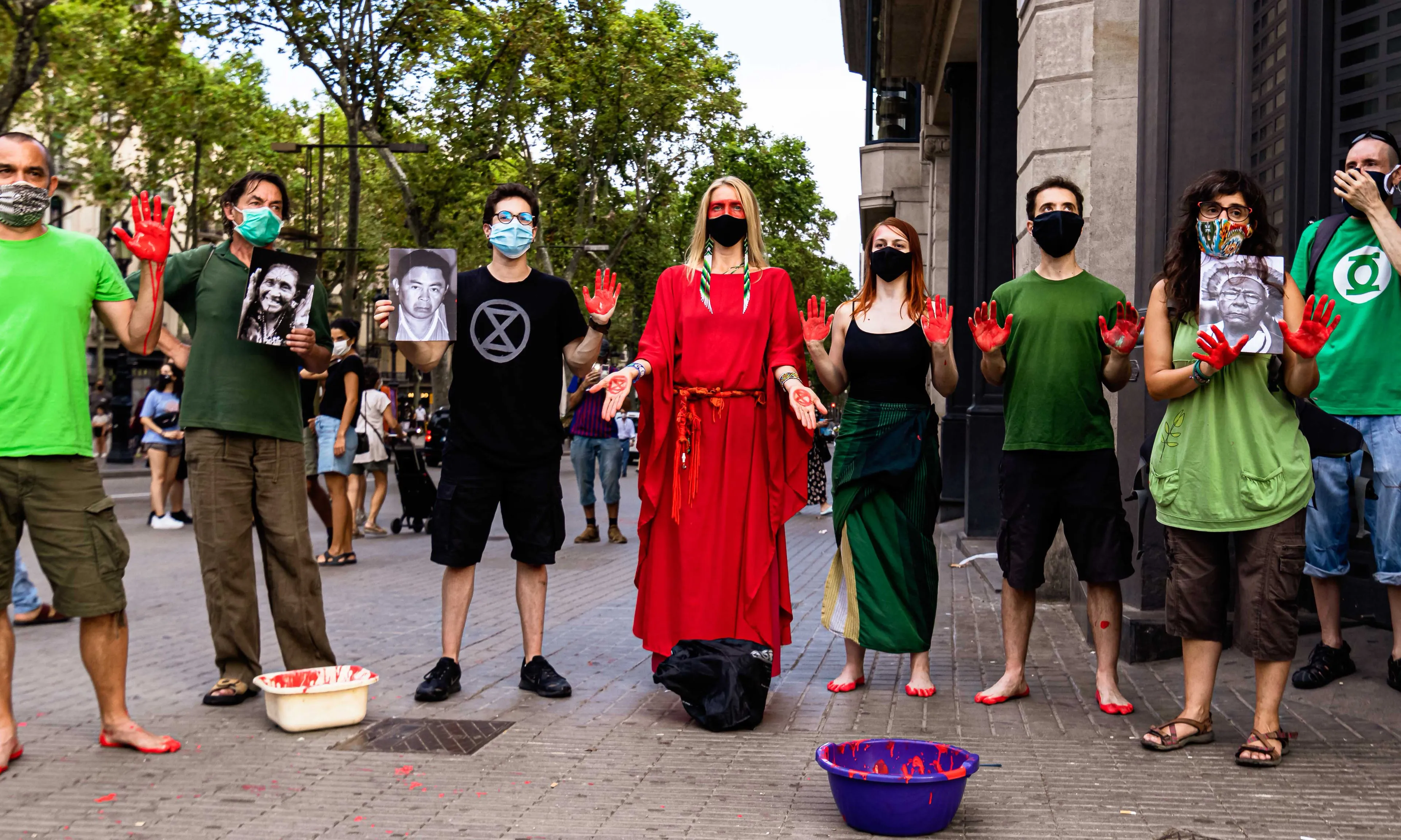 Des de Rebel·lió o Extinció han visibilitat l’actual situació de l’Amazònia en diverses accions arreu del món, com Londres o Barcelona