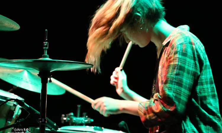 Actuació de Brush, banda finalista de l'edició del 2018 del DescoNNecta.