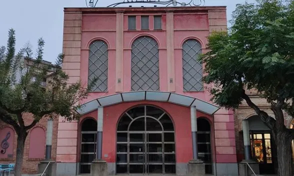Es podrà visitar a diferents Ateneus de Catalunya.