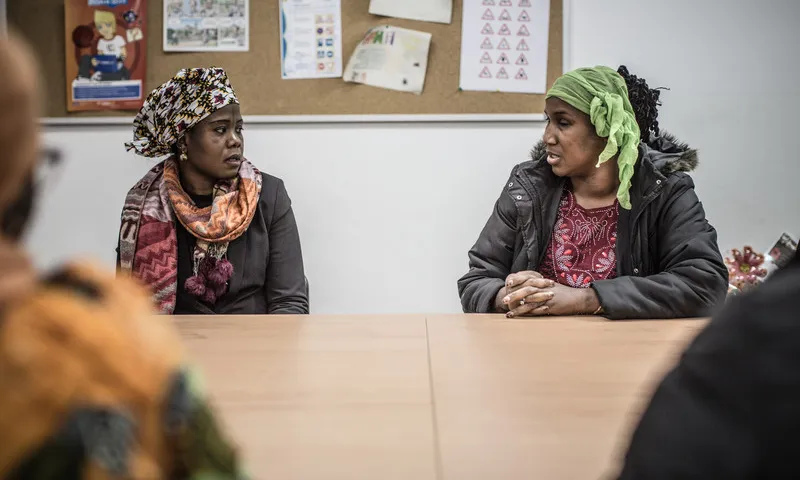 La població migrant concentra la seva activitat econòmica en tasques de la llar, la producció i recollida d’aliments i en el transport. 