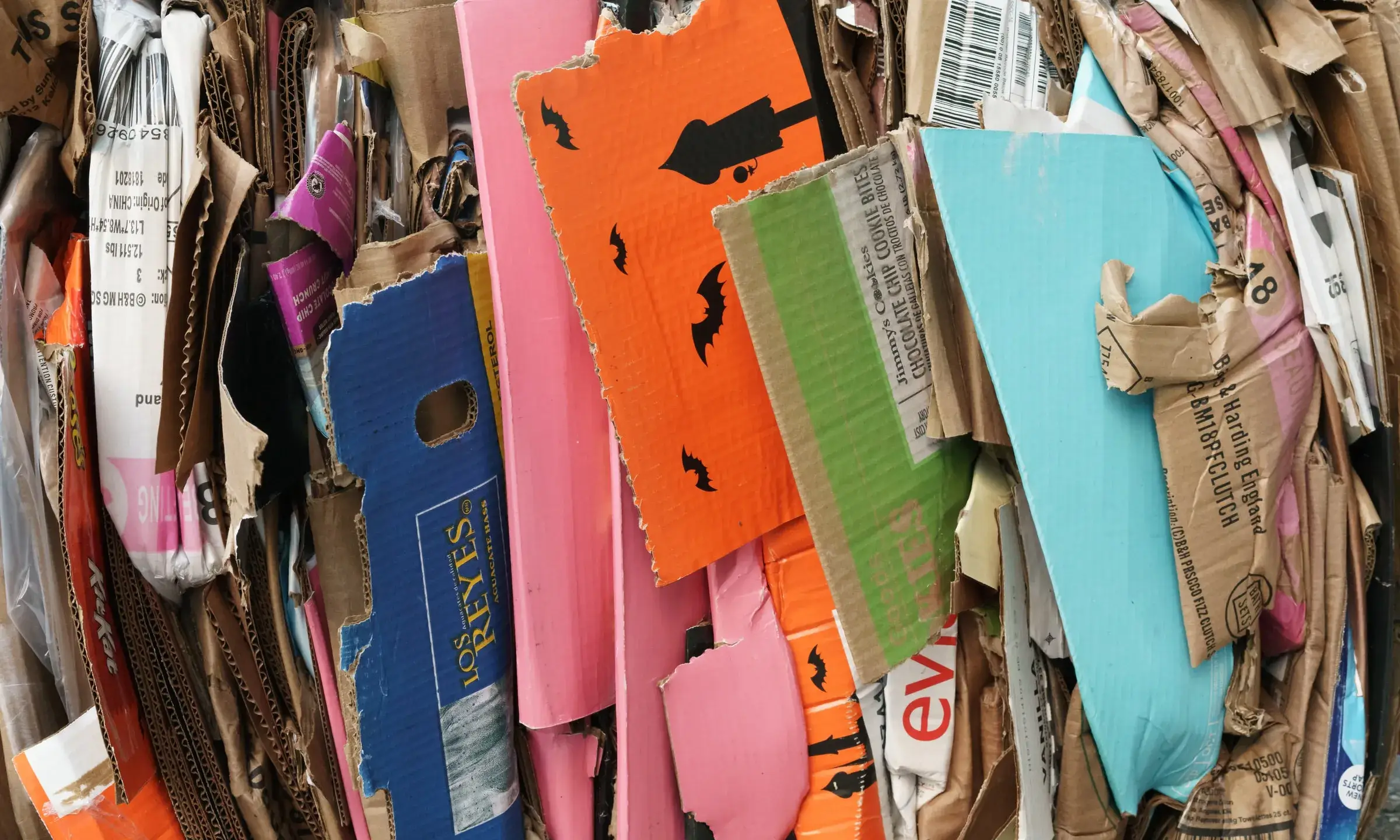 Conjunt de cartrons doblegats un al costat de l'altre