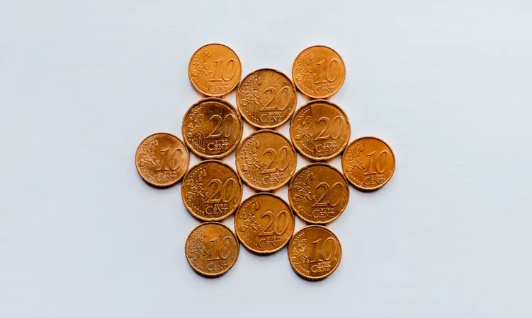 El decret redueix el temps d’espera per a les famílies en situació de vulnerabilitat econòmica que han sol·licitat la RGC després que els deneguessin l’IMV. Font: Unsplash.