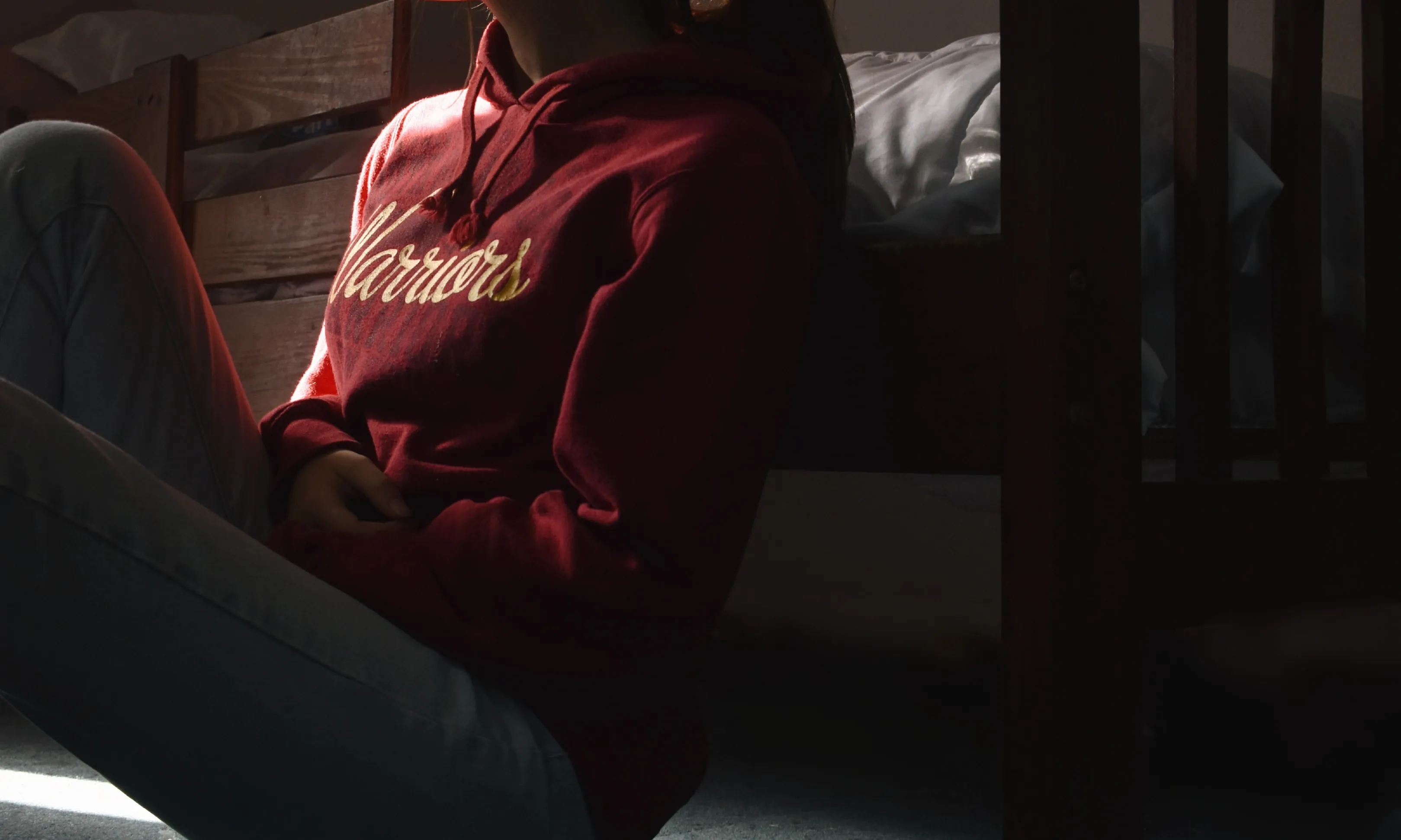 El telèfon l’atén voluntariat seleccionat, format i capacitat específicament per donar resposta a aquest tipus de trucades.