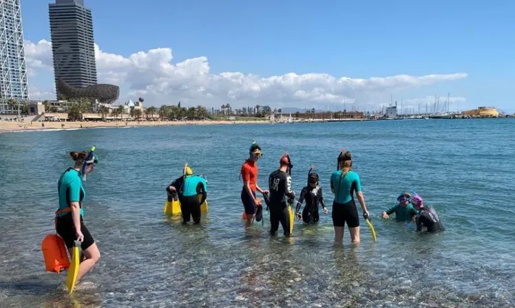 Urbamar és un projecte de ciència ciutadana que permet conèixer la riquesa litoral i marina de les platges de l'Àrea Metropolitana de Barcelona