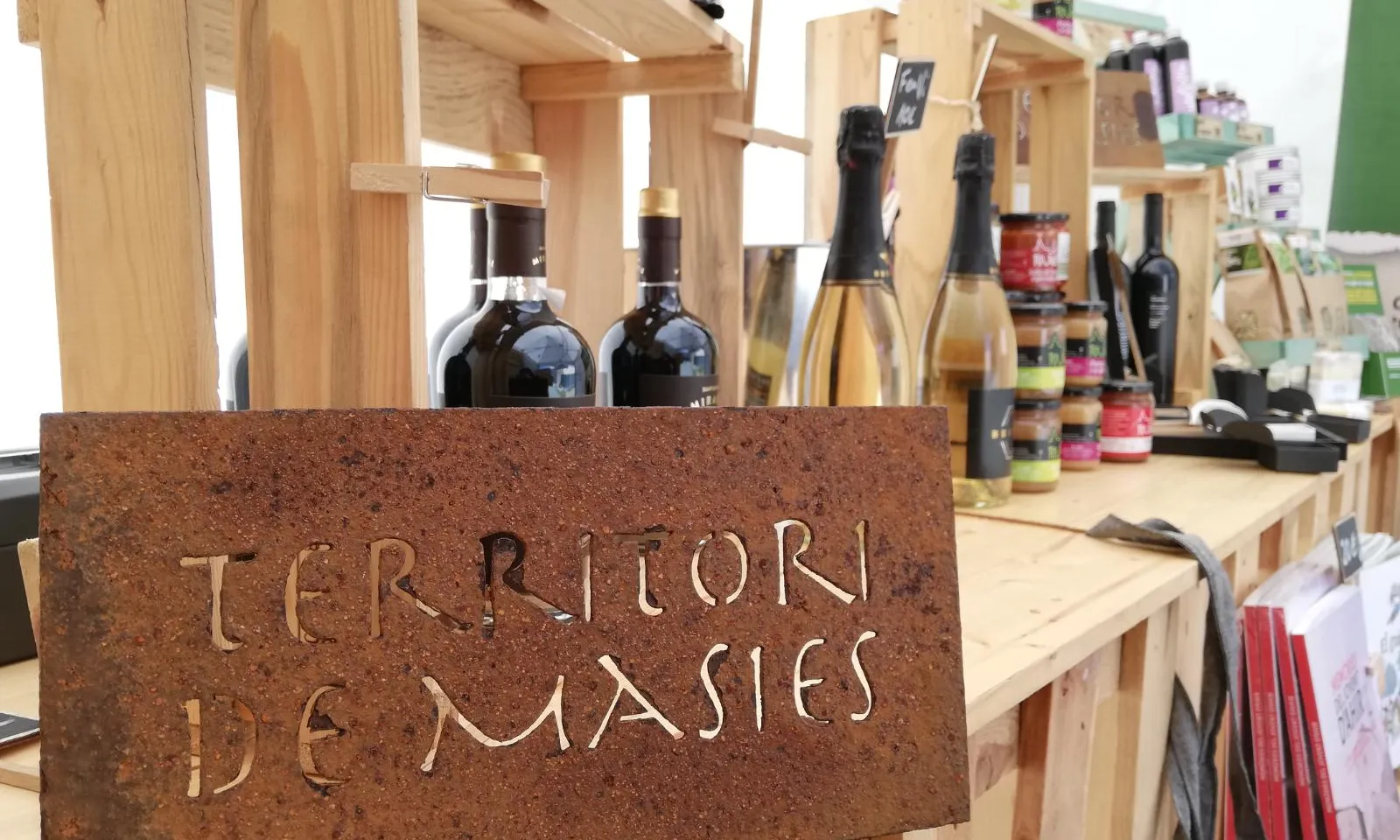 Territori de Masies aposta per la venda de proximitat dels productes dels seus socis i sòcies
